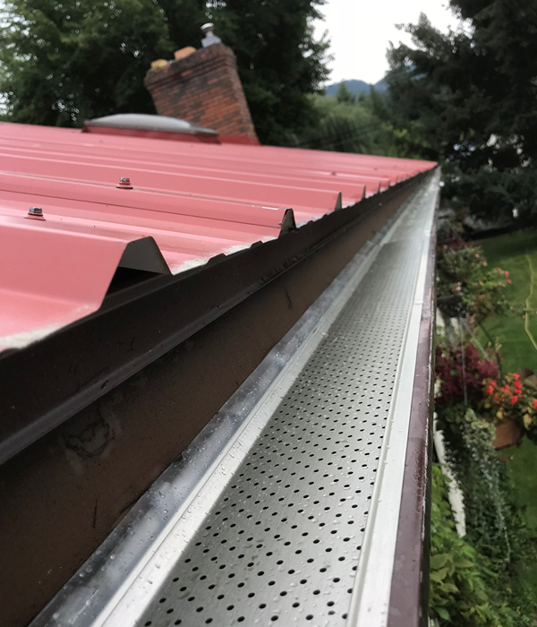 Seamless gutter contractor in Rossland